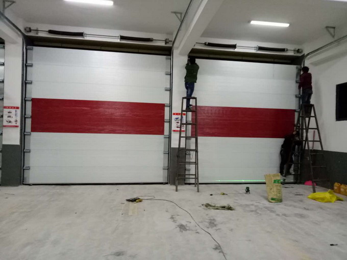 大型车库门.jpg 大型车库门.jpg